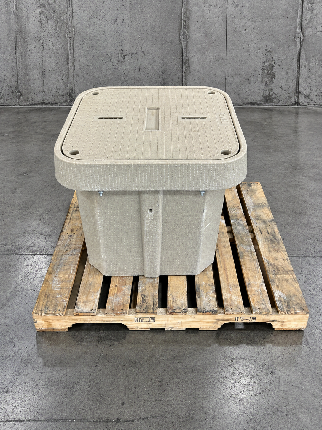 24x24x24 Polymer Concrete Tier 22 Handhole Vault