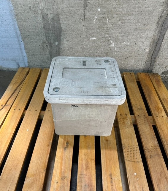 12x12x12 Polymer Concrete Tier 22 Handhole Vault